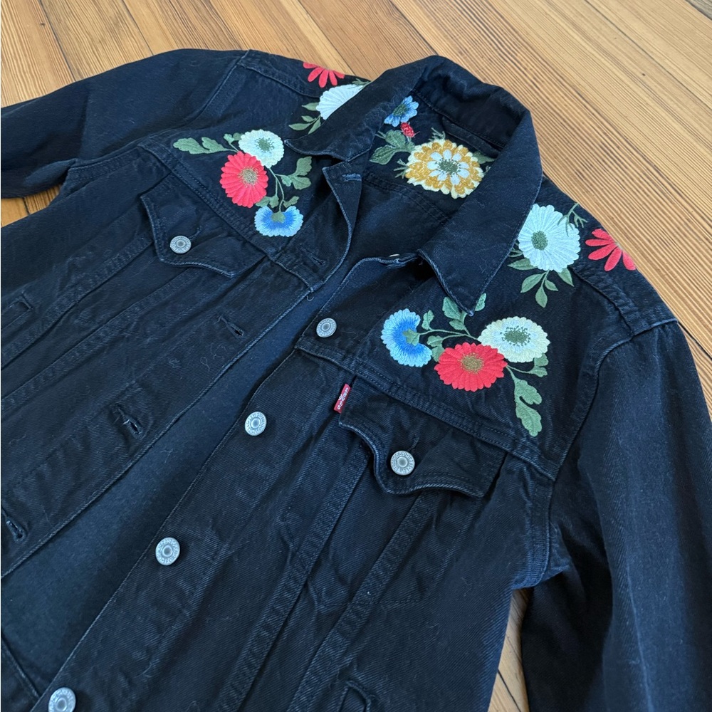 Levi's Black Denim Jacket with Floral Embroidery - Picture 5 of 8